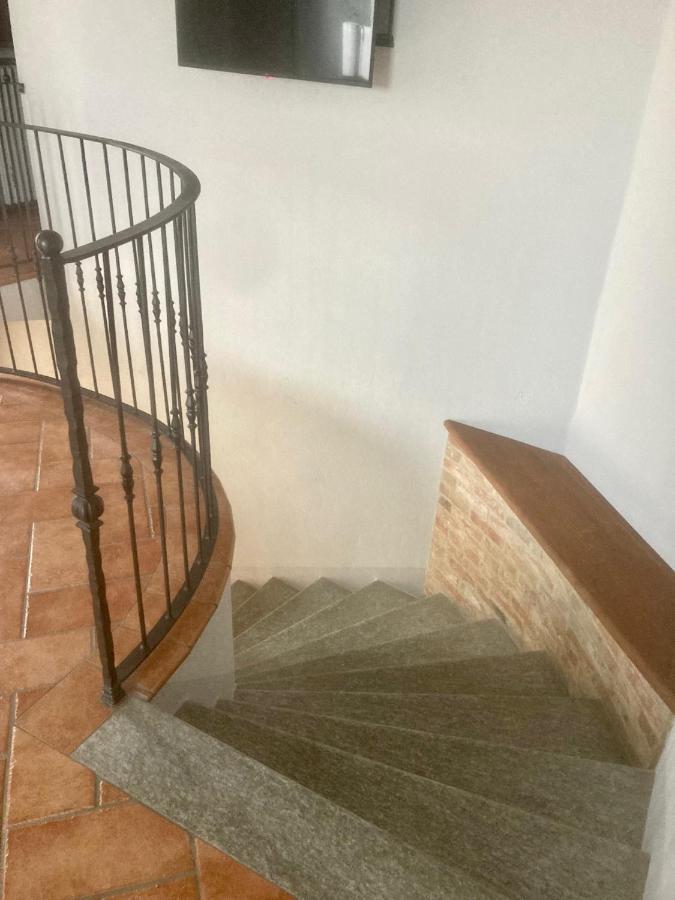 Da Emi - La Casetta In Piazza Monforte dʼAlba Zewnętrze zdjęcie
