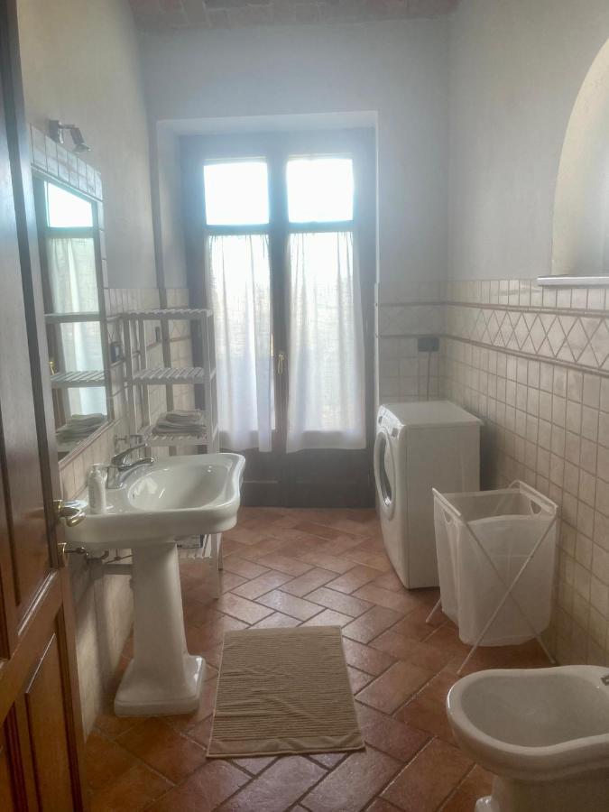Da Emi - La Casetta In Piazza Monforte dʼAlba Zewnętrze zdjęcie